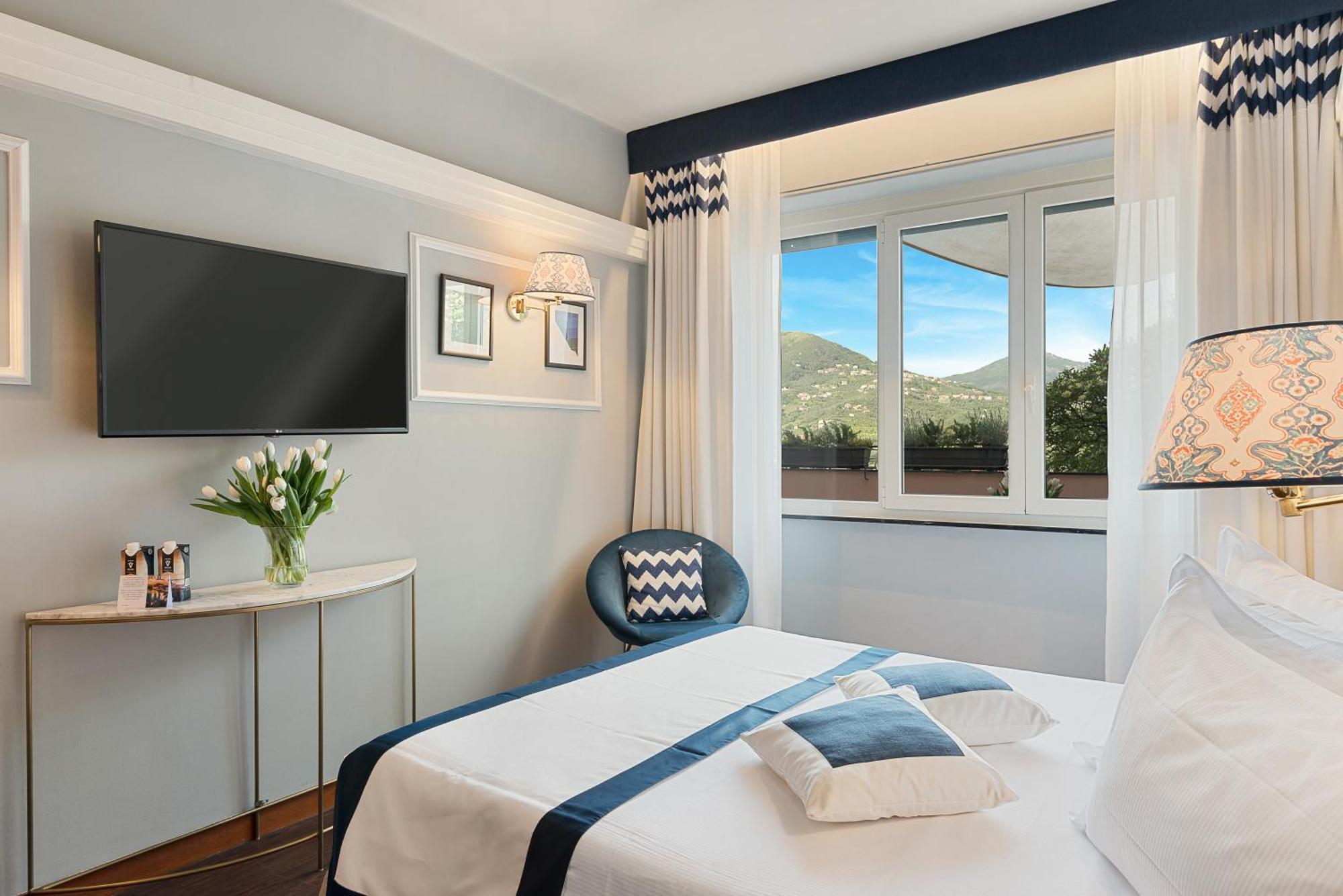 Hotel Vis à Vis Sestri Levante Esterno foto
